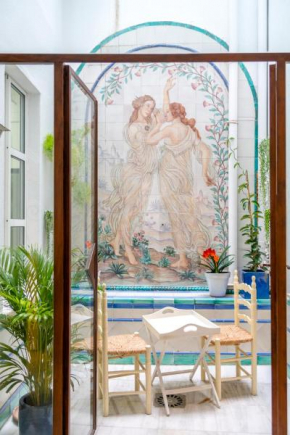 Eva Recommends Gamazo, Seville